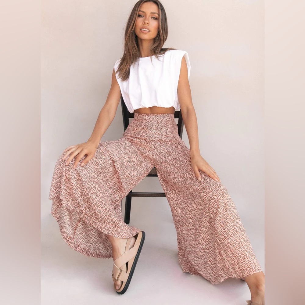 NWT. Petal & Pup Cropped Omari Top. Combine w/ pants pictured for discount.